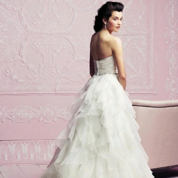 Wedding dress - Picture 10 of 13